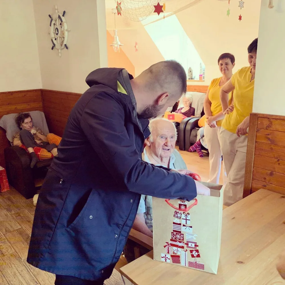 Lidé opět mohou jako Ježíškova vnoučata plnit přání seniorů