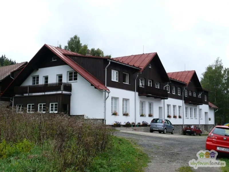 Kraj zastavil projekt rekonstrukce šumavské chaty Mládí.