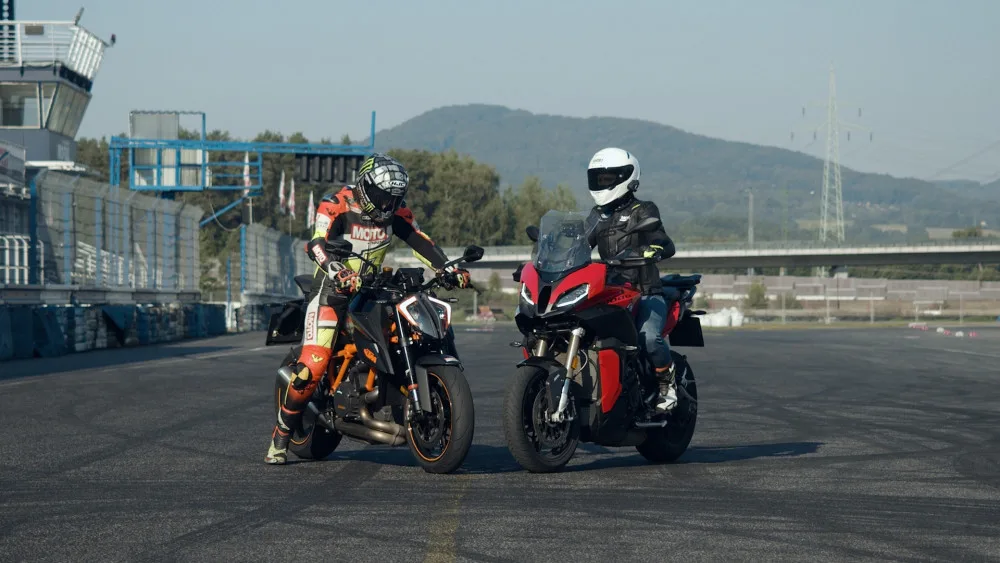 Motorkář na sobě musí neustále pracovat