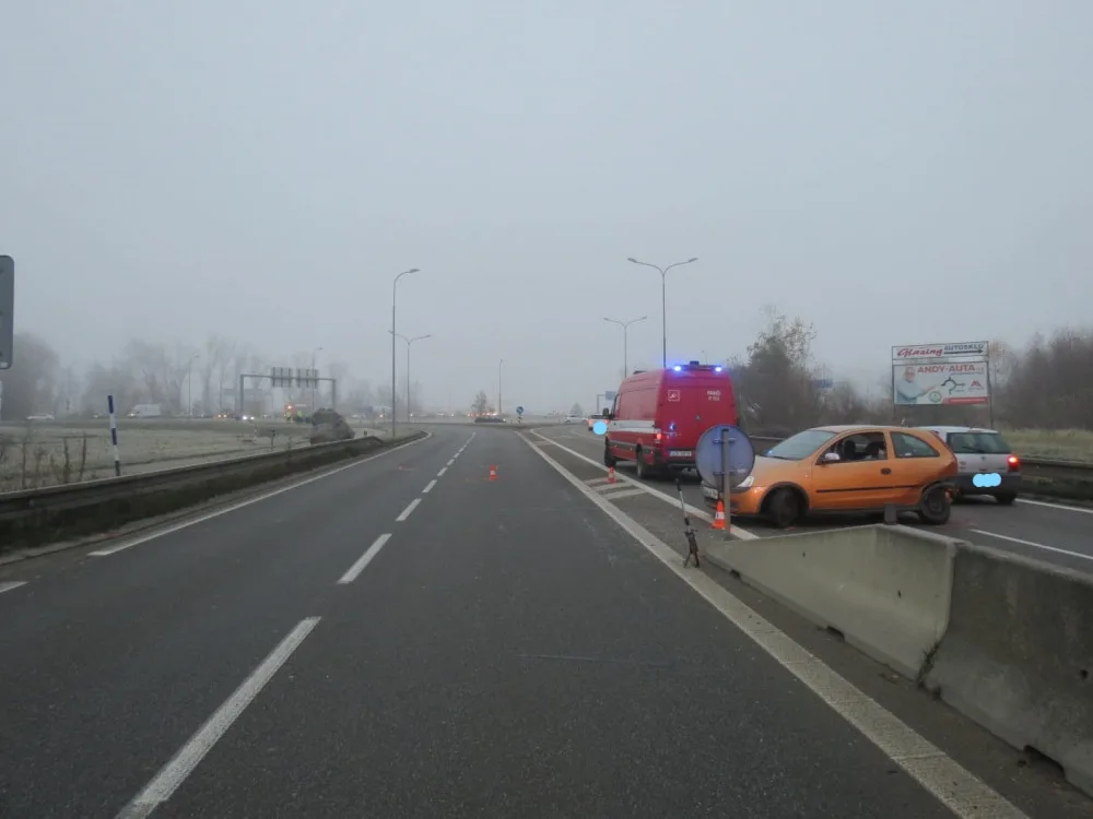Nepochopitelný manévr na okraji Budějc. Řidič se na frekventovaném tahu začal otáčet do protisměru.