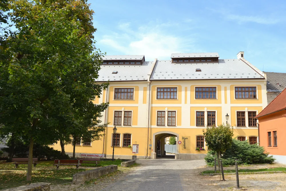 Muzeum fotografie a moderních obrazových médií a Dům gobelínů, kulturních tradic a řemesel v Jindřichově Hradci znovu otevřely své brány veřejnosti