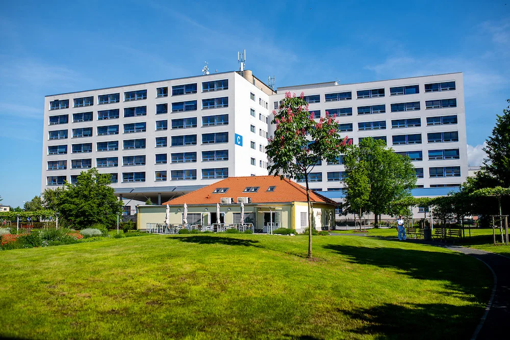 Máte zájem o zajímavou práci v českobudějovické nemocnici? Oddělení kardiochirurgie a hrudní chirurgie nabízí volnou pozici