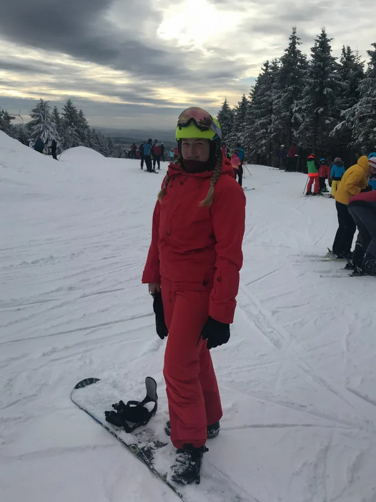 Nadrotmistryně Lucie Kaňuková je sportovně založená, jedním z jejích koníčků je snowboard.