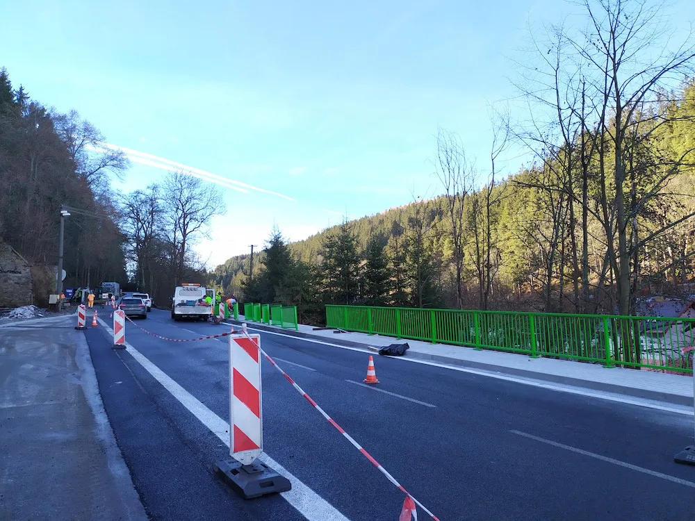 ŘSD opravilo část silnice ve Vimperku, kde se utrhl svah