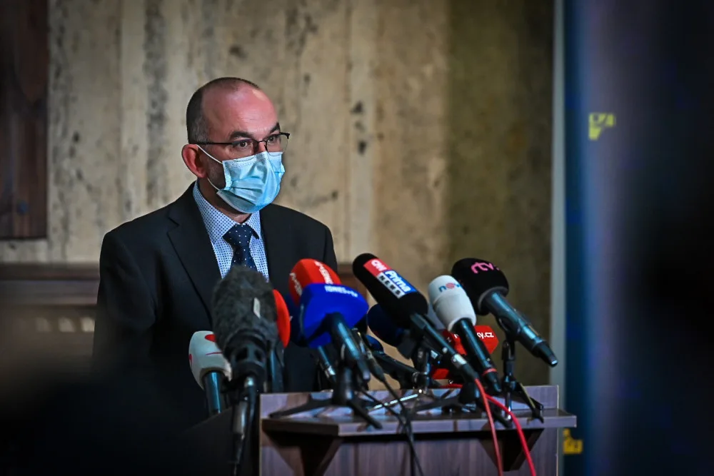 Vakcína bude podle Blatného v Česku dostupná možná už 26. prosince