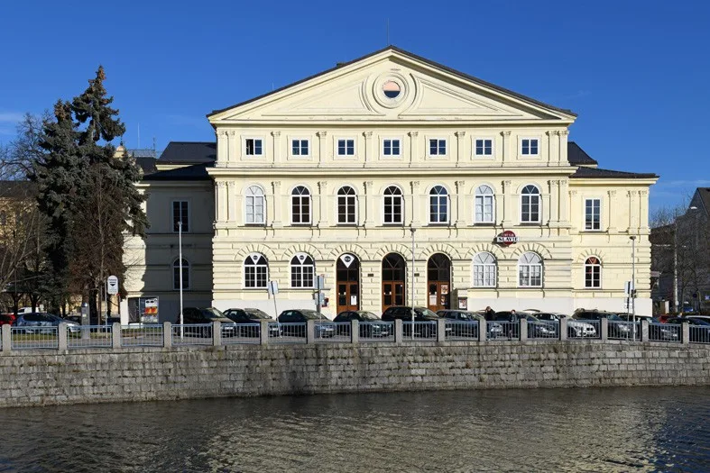 Kulturní dům Slávie se otevřel veřejnosti před 148 lety. Sloužil němcům i komunistům