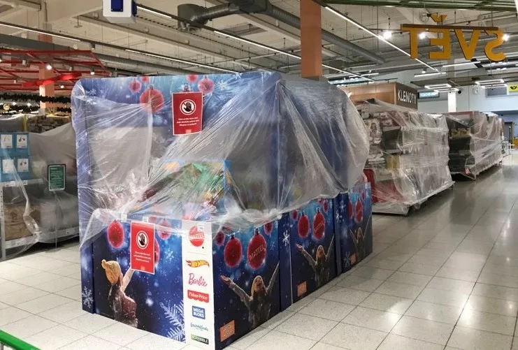 Pastelky si nekoupíte, pušku ano. Lidé nechápou zákaz prodeje některého zboží.