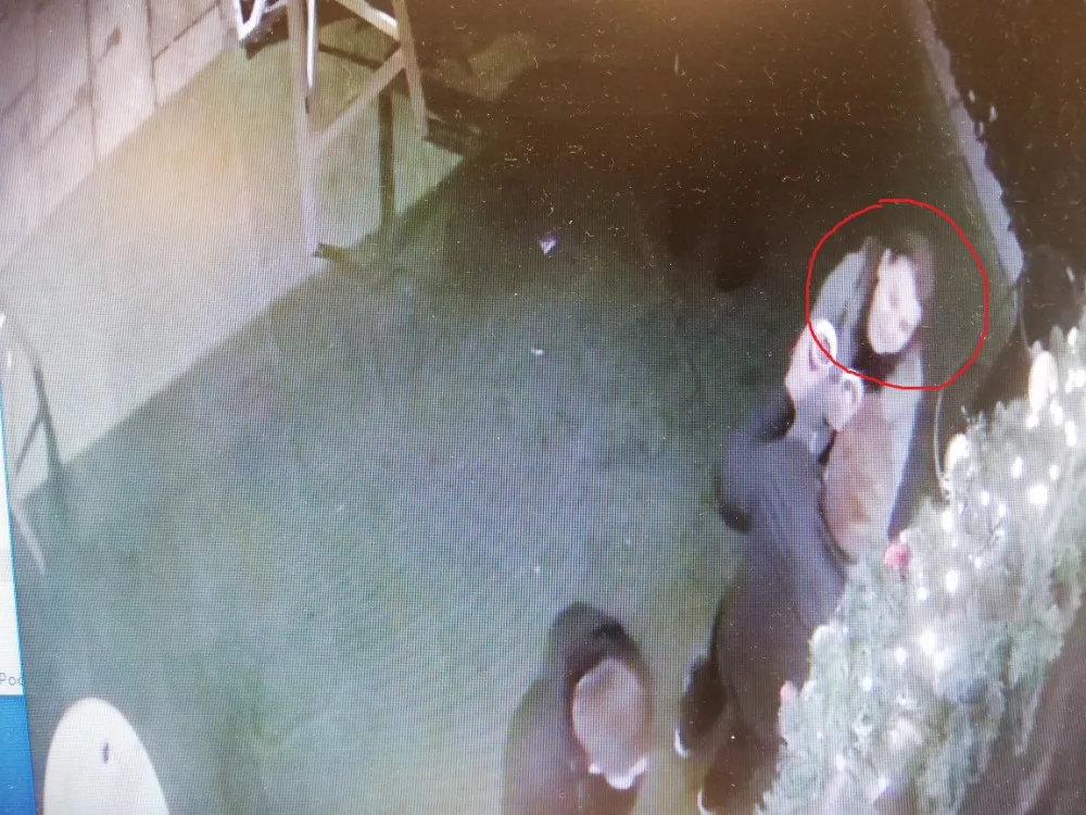 Policie řeší rvačku v centru města. Hledá svědky