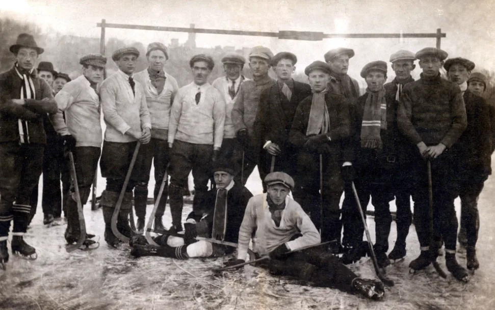 Slavoj České Budějovice před zápasem v Hluboké nad Vltavou 1921