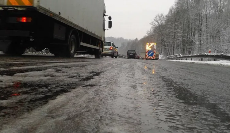Meteorologové vydali výstrahu před náledím. Platí pro celý Jihočeský kraj