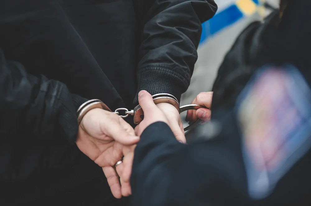 Opilý zloděj nadýchal téměř tři promile. Při krádeži ho chytil majitel domu