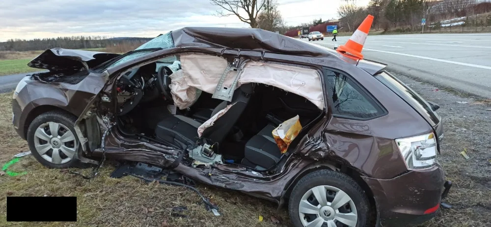 Další tragická nehoda na jihu Čech. V Jindřichově Hradci se střetl osobák s dodávkou
