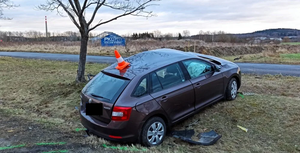 Další tragická nehoda na jihu Čech. V Jindřichově Hradci se střetl osobák s dodávkou