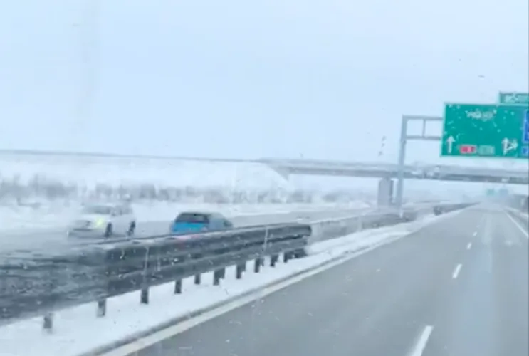 Řidič se na dálnici otočil do protisměru. Ujel téměř 20 kilometrů