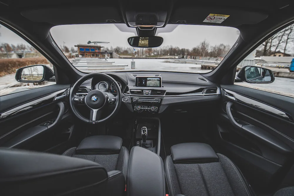 Parťák na výlet i sluha pro služební cesty. BMW X1 dokázalo skloubit luxus a kompaktnost za přijatelnou cenu