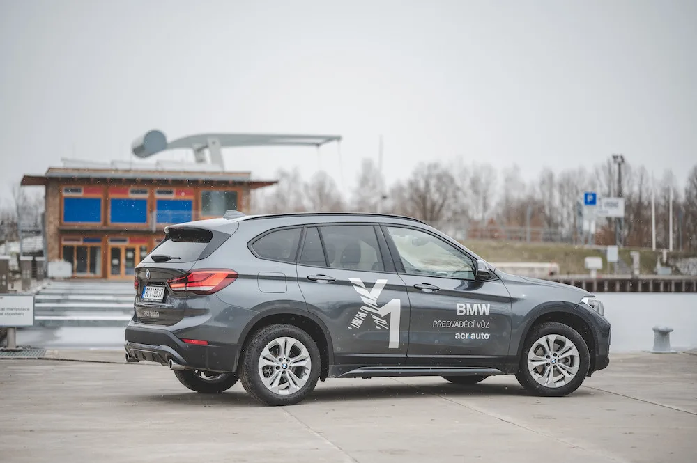 Parťák na výlet i sluha pro služební cesty. BMW X1 dokázalo skloubit luxus a kompaktnost za přijatelnou cenu
