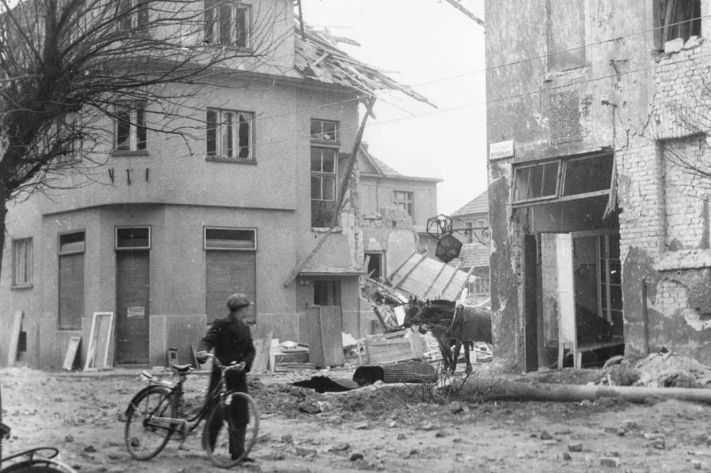 Před 76 lety se cílem spojeneckých náletů stala jihočeská nádraží.