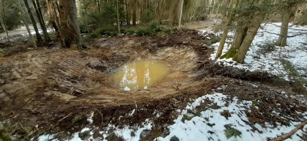V krumlovských lesích vznikne pět desítek objektů sloužících k zadržování vody.