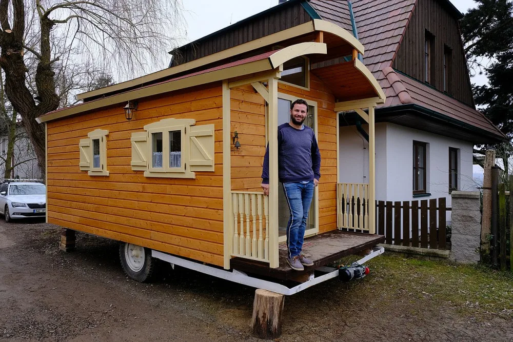 Za šest měsíců proměnil Ondřej Vácha maringotku v rodinný klenot, teď se mu hrnou další zakázky