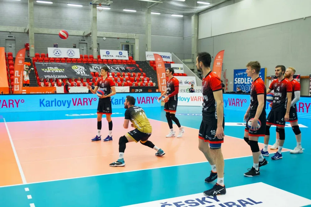 Domácí prostředí je výhodou i ve finálové sérii. První bod získalo Karlovarsko