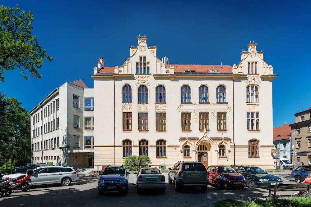 Budějckou obchodku čeká částečná rekonstrukce. Kraj nechám vyměnit rozvody vody a topení, upraví také chodby