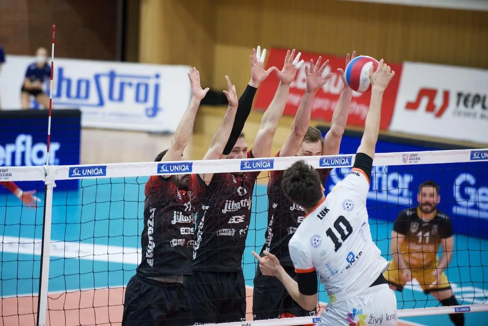 Jihostroj padl i v druhém finálovém zápase. Série se přesouvá do Karlových Varů