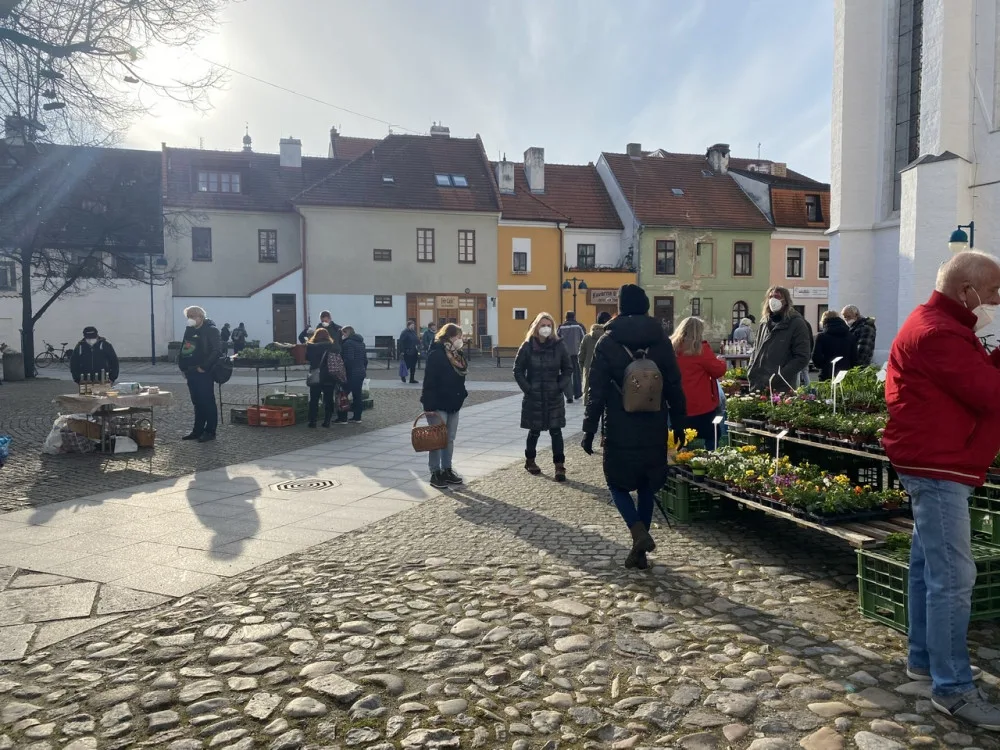 Na Piaristické náměstí se vrátily farmářské trhy