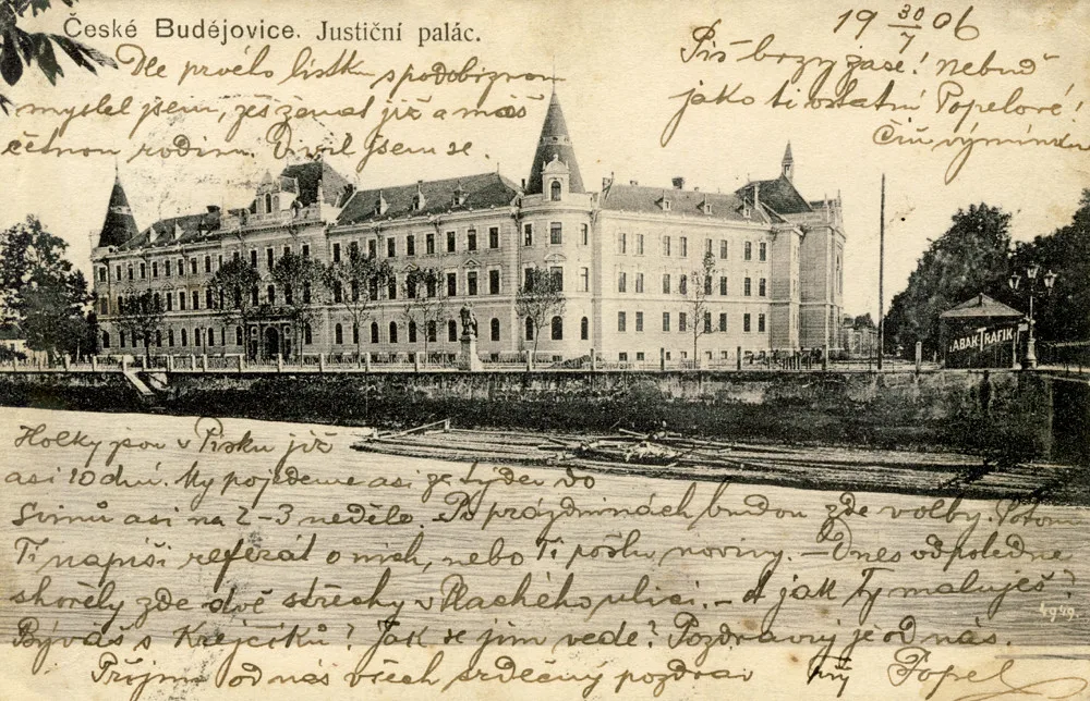 Nový justiční palác a vory na Malši v roce 1906.