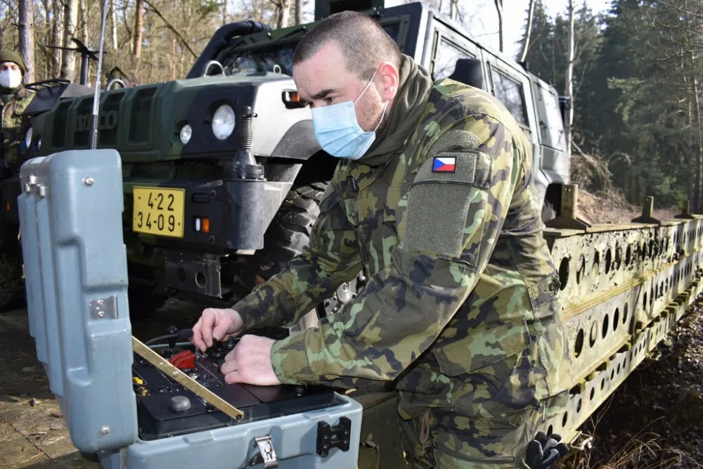 Pyrotechnici z Bechyně dostali špičkové vybavení za miliony dolarů.