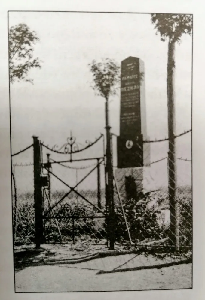 Na Branišovskou se vrátí pomník parašutisty. Připomíná tragický seskok z roku 1923