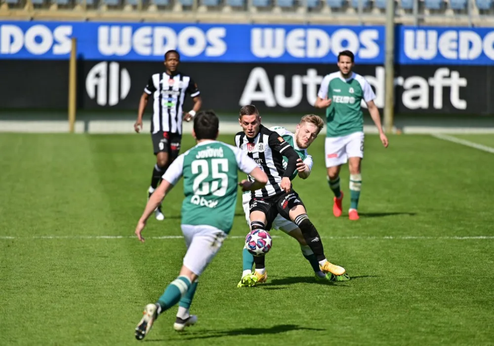 Chybí nám větší lehkost, tvrdí opora Dynama Karol Mészáros.