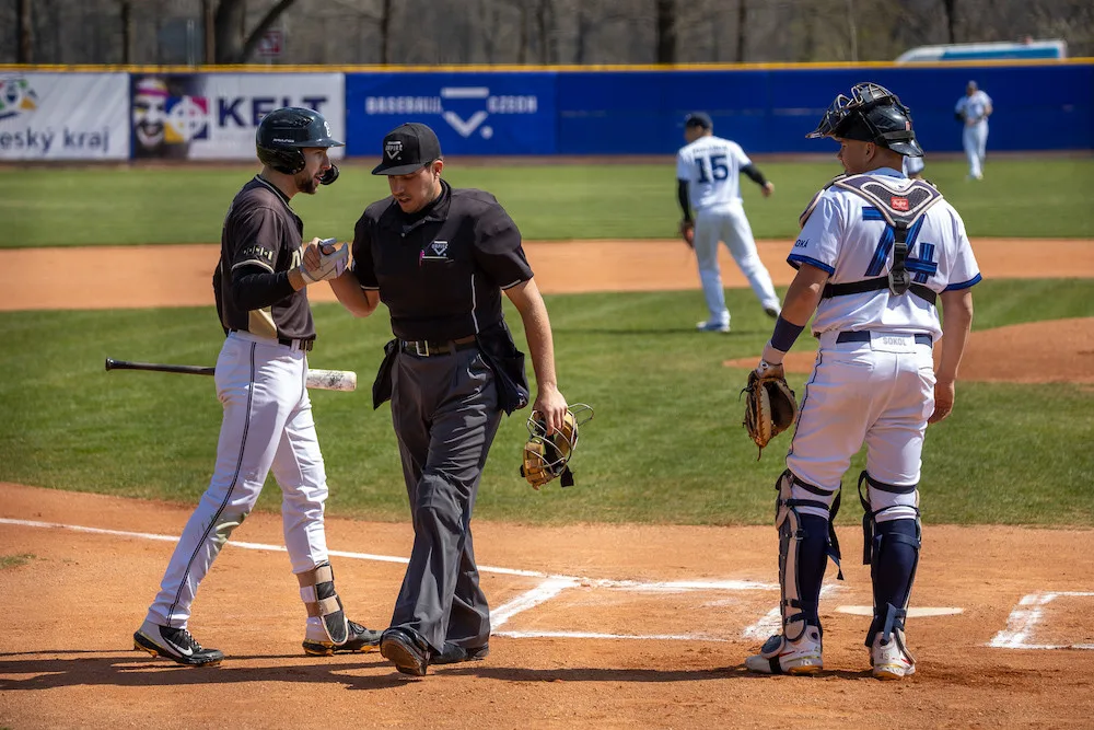 Baseballisté Sokola Hluboká si po páteční smolné prohře v prodloužení dvakrát poradili s extraligovým mistrem Draci Brno
