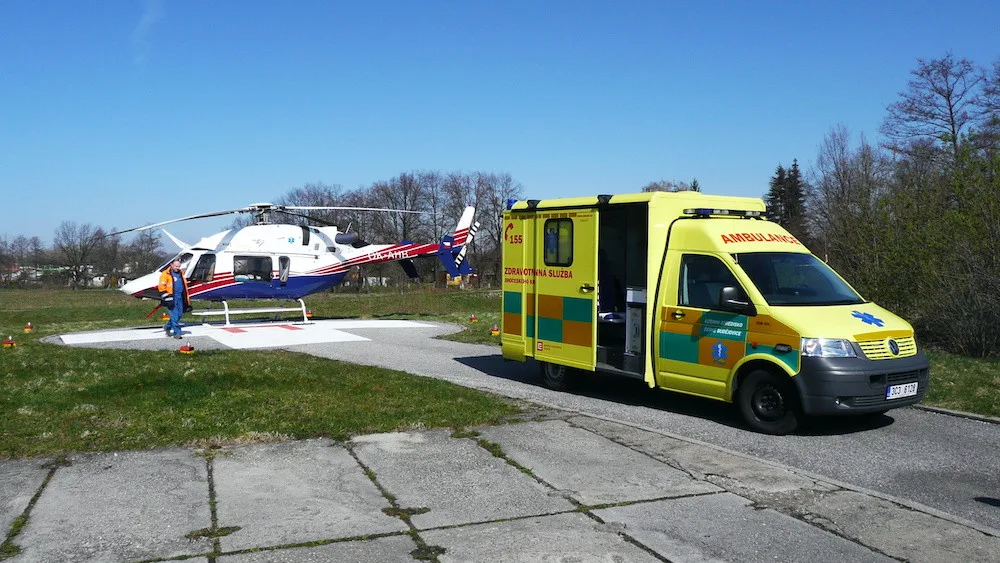 Letecká záchranka slaví výročí. Před třiceti lety byl zahájen provoz na letišti v Plané