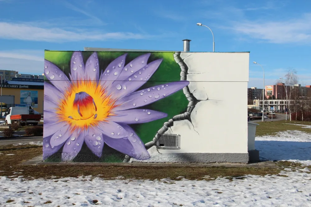 Vodohospodářský objekt posprejoval streetartový umělec. Malba ukazuje cestu vody