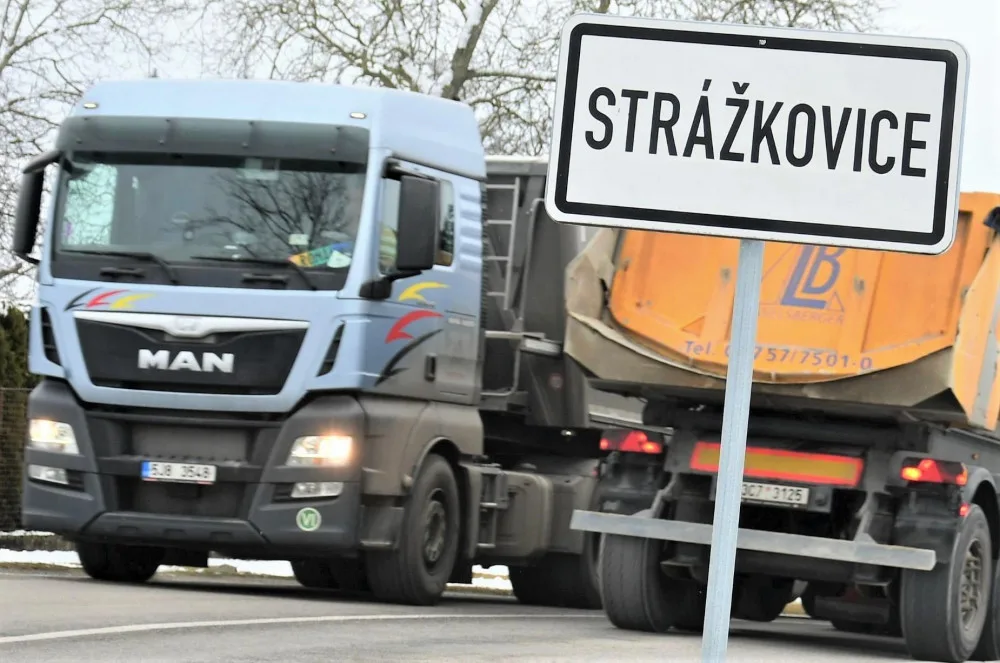 Kraj kvůli úhradě poplatku na vynětí pozemků navýšil finance na stavbu obchvatu Strážkovic