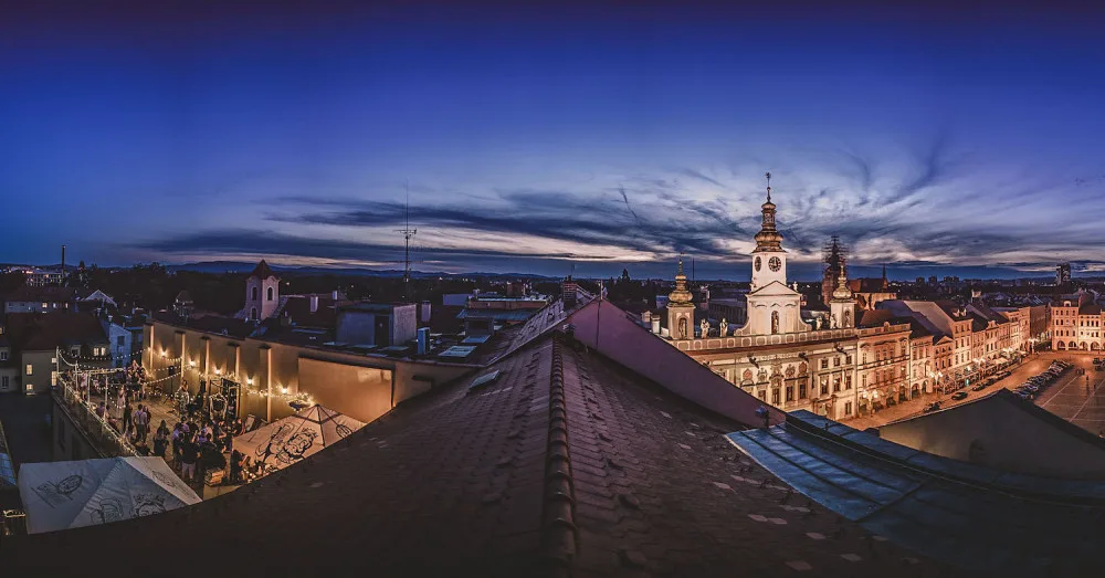 Chystáte oslavu, rozlučku se svobodou nebo jen party s přáteli? Půjčte si Střechu Heaven gymu