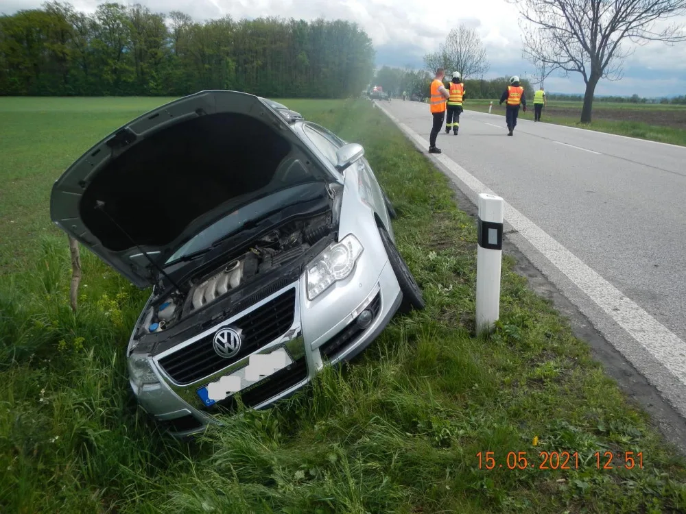 U Čejkovic havarovala čtyři auta. Zraněno bylo sedm lidí