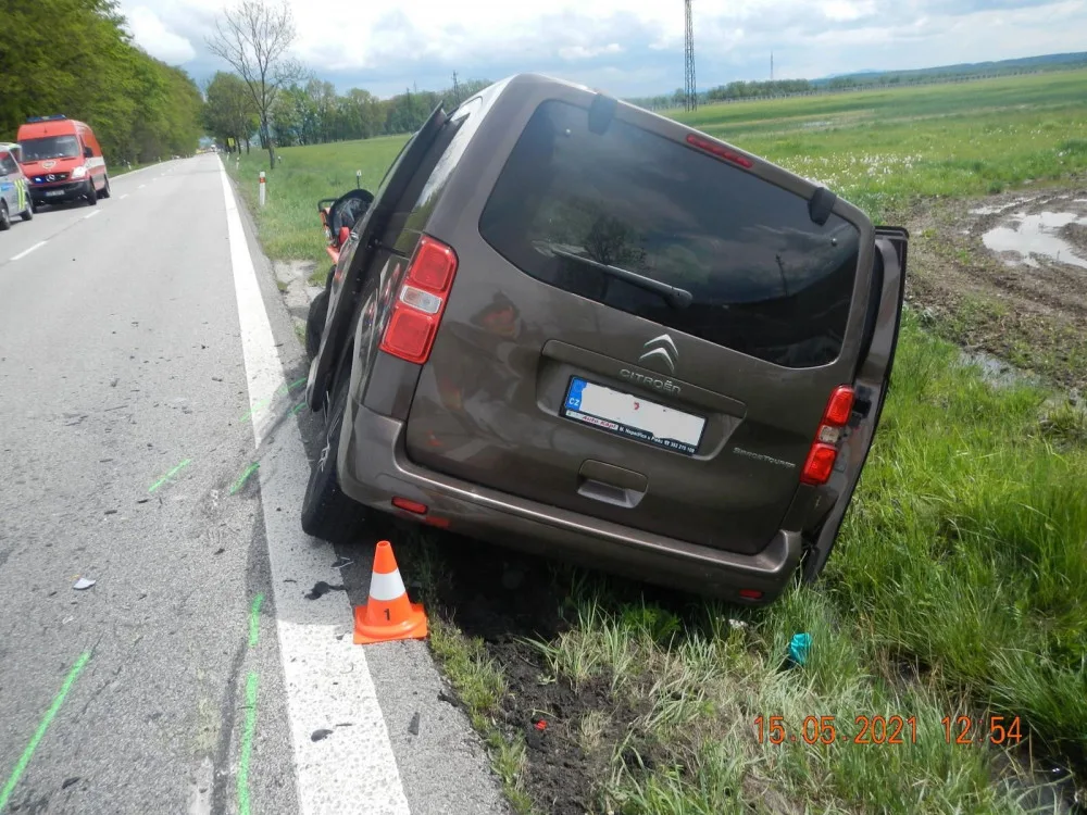 U Čejkovic havarovala čtyři auta. Zraněno bylo sedm lidí