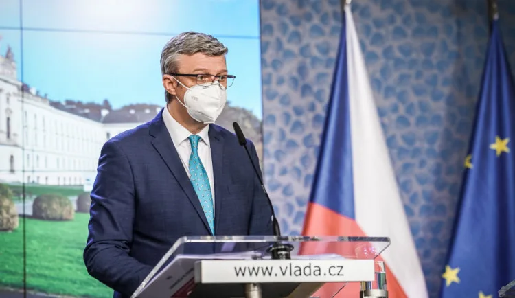Havlíček: Dalšímu uzavírání má zabránit očkování, testování a covid pasy