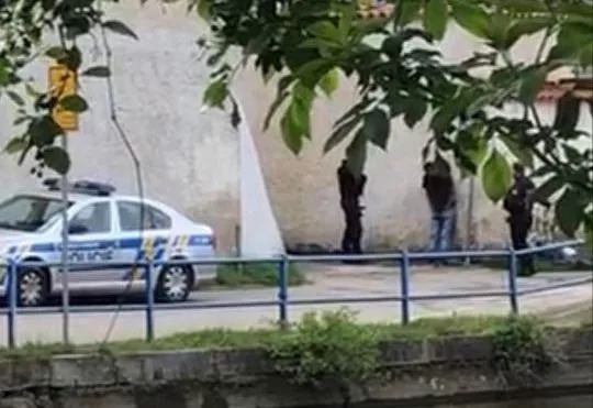 Zdrogovaný zloděj kradl na benzině. O pár hodin později se vloupal do kavárny v centru
