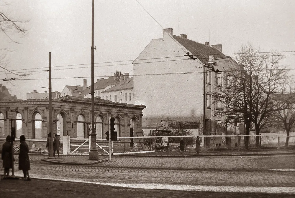 V roce 1962 se zbořila restaurace Metropol a biograf Lípa (dříve Grand).