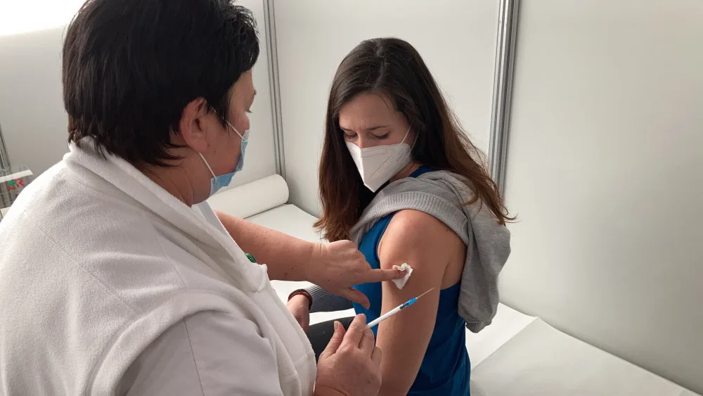 Třicátníci se budou moci přihlásit k očkování proti covidu už příští týden