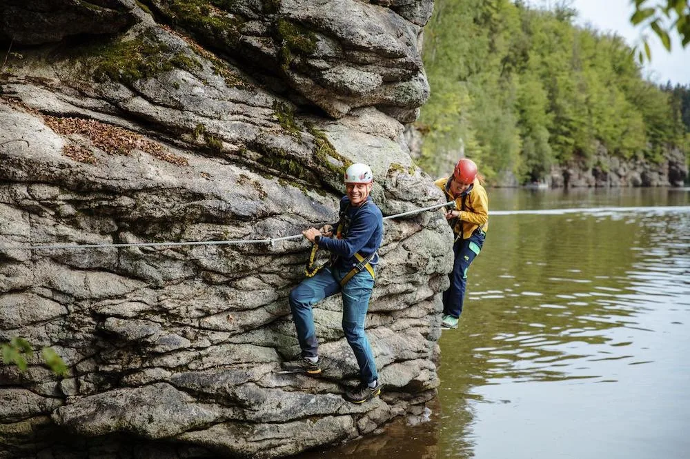 Ferrata Hluboká je delší o 400 metrů. V pátek se otevřela veřejnosti.