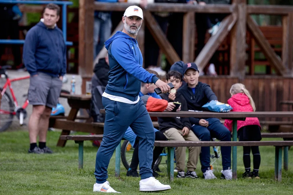 Amatérští fotbalisté se vrátili na trávník. Turnaj šesti klubů otevřel zápas Plané s Lišovem