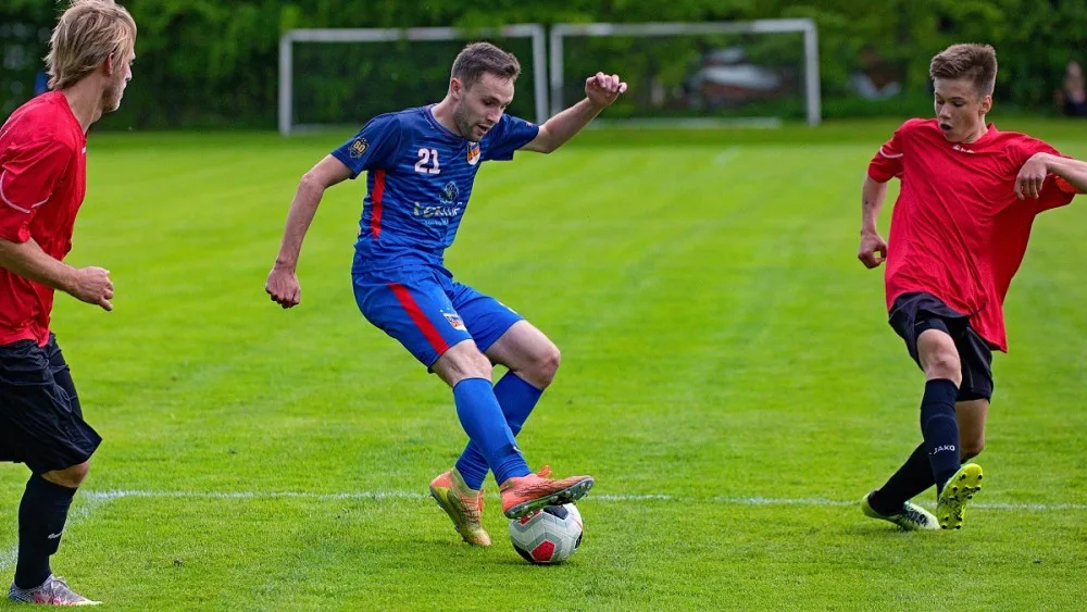 Amatérští fotbalisté se vrátili na trávník. Turnaj šesti klubů otevřel zápas Plané s Lišovem