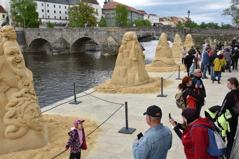 V Písku se opět otevřela galerie pod širým nebem. Umělci vytvořili pět soch.