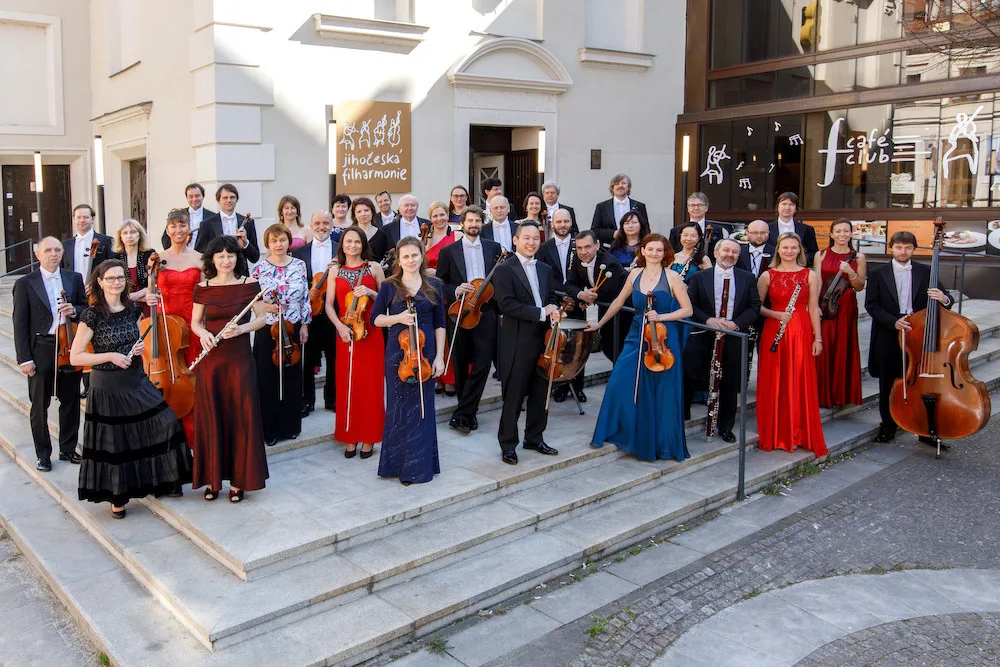 Jihočeská filharmonie chystá první koncerty, venku a zdarma