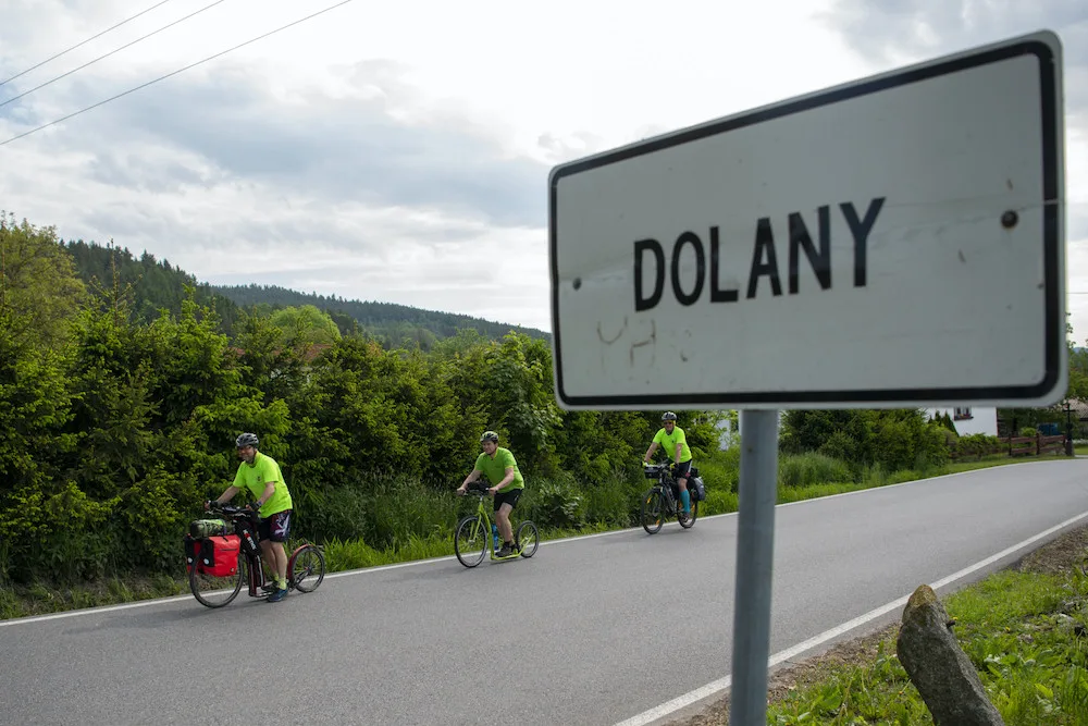 Starosta Dolan na Náchodsku navštíví na koloběžce deset obcí Dolany. Dnes vyrazil z Prachaticka