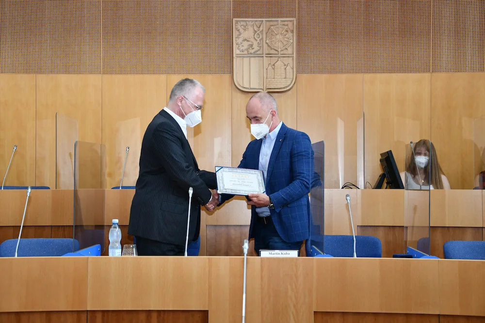 Hejtman Kuba jmenoval ředitel BIS brigádním generálem pro jižní Čechy. Prezident Zeman jeho povýšení dlouhodobě odmítá