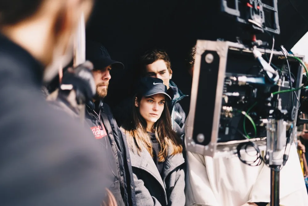 Mladí filmaři z FAMU natáčí originální snímek s Judit Bárdos. Kvůli koronaviru shání finance na dotočení